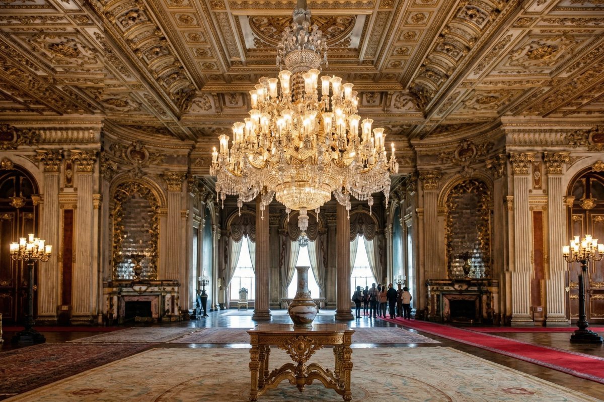 Het hart van Dolmabahçe: de Muayedezaal en het verhaal van de reusachtige kroonluchter van 4,5 ton